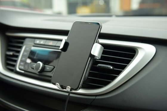 Praktische Gadgets fürs Auto: Mehr Komfort und Organisation im Innenraum